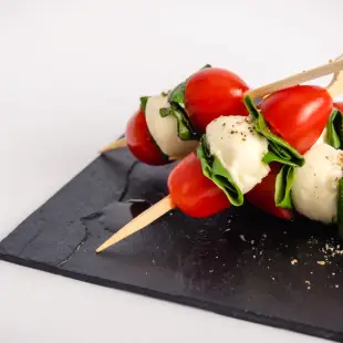 Kanapky cherry rajčátko a mozarella 