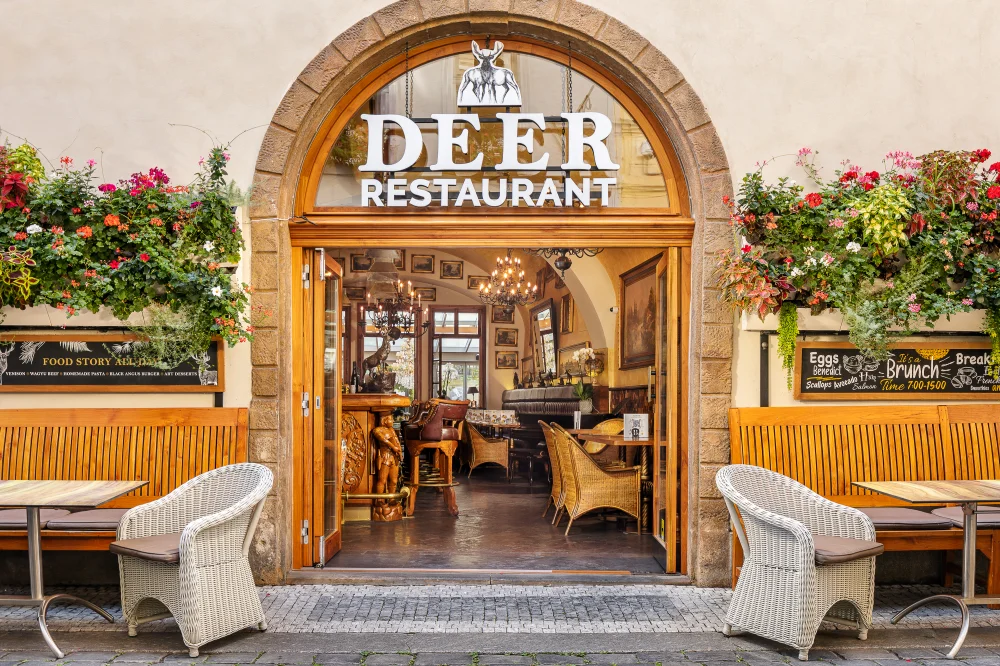Vchod do restaurace Deer