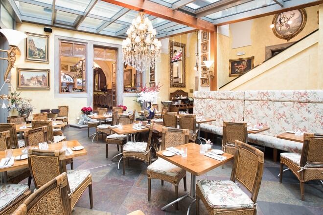 Atrium restaurace Deer, Praha centrum